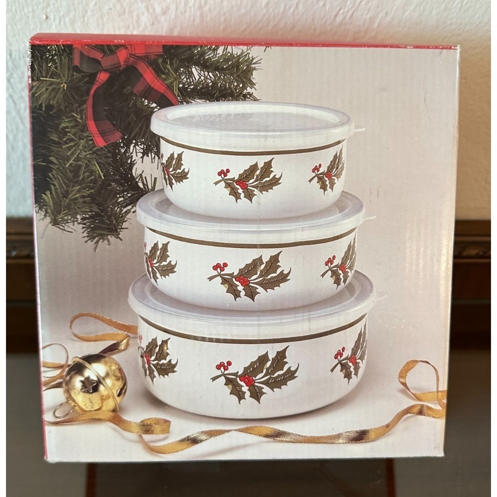 3 VINTAGE CHRISTMAS HOLLY ENAMEL‎ NESTING STORAGE MIXING BOWLS IN BOX W LIDS